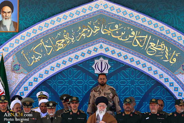 فیلم/ از رجزخوانی حماسی یکی از پاسداران حاضر در میدان مقابل رهبر انقلاب تا آمادگی برای فتح قدس