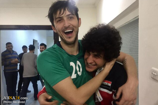 دیدار صمیمی بازیکنان ایران و عراق در آخرین تمرین دو تیم + عکس