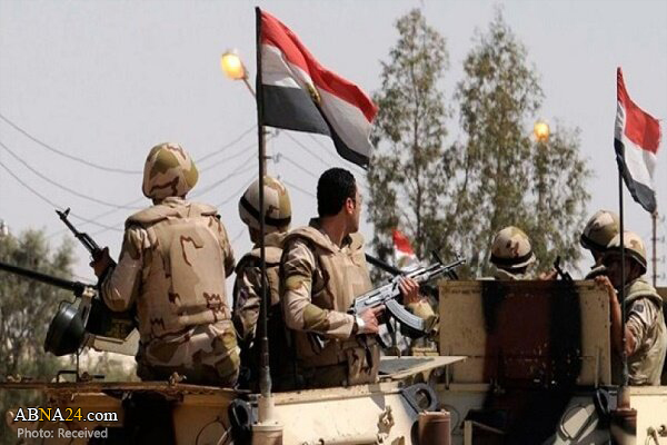 انفجار خودروی زرهی نظامیان مصری توسط عناصر تروریستی 