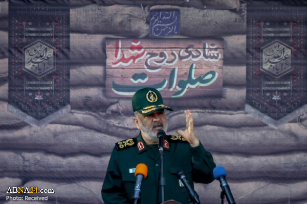 فرمانده سپاه خطاب به ترامپ:   تار مویی از سر یک ایرانی کم شود؛ کُرک‌های شما را به باد می‌دهیم/ انتقام شهادت حاج قاسم قطعی، جدی و واقعی است