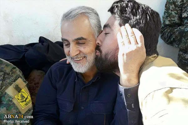 دلدادگی سردار سلیمانی با رزمندگان لشکر فاطمیون + عکس
