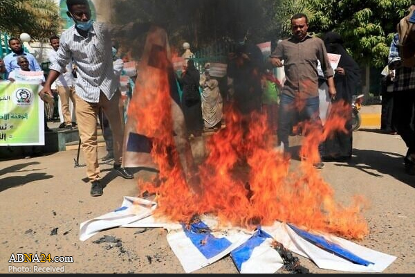 پرچم اسرائیل در سودان به آتش کشیده شد + ویدیو