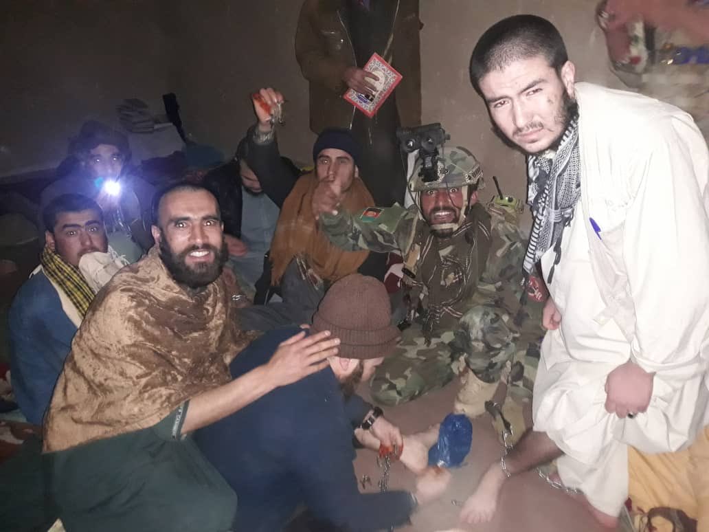 سربازان ارتش ۳۴ نفر را از زندان طالبان در هرات آزاد کردند + تصاویر
