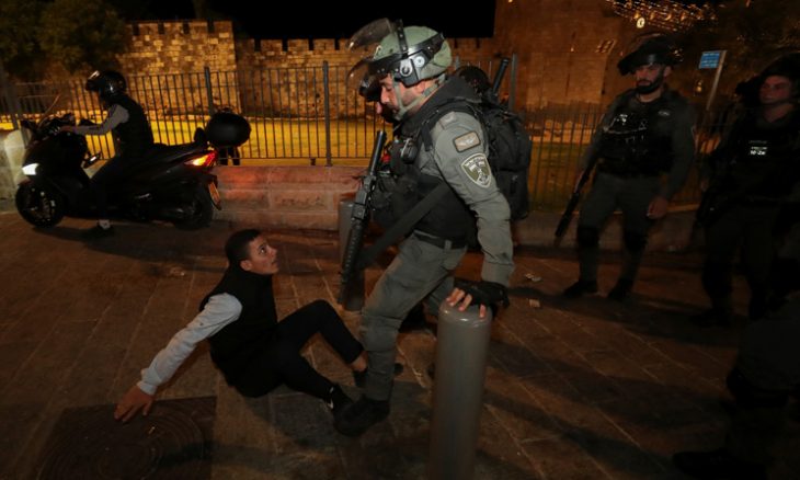 نظامیان صهیونیست تجمع فلسطینی ها در حمایت از قدس را سرکوب کردند