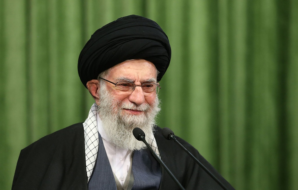 رهبر معظم انقلاب ۱۰ سالگی شهرستان ادب را تبریک گفتند/ سعی شیاطین برای واگرایی هنر از مفاهیم انقلابی را باطل کنید

