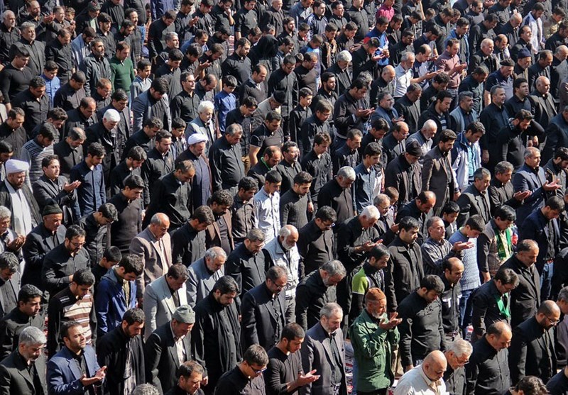 نماز ظهر عاشورا بدون دسته روی اقامه شود
