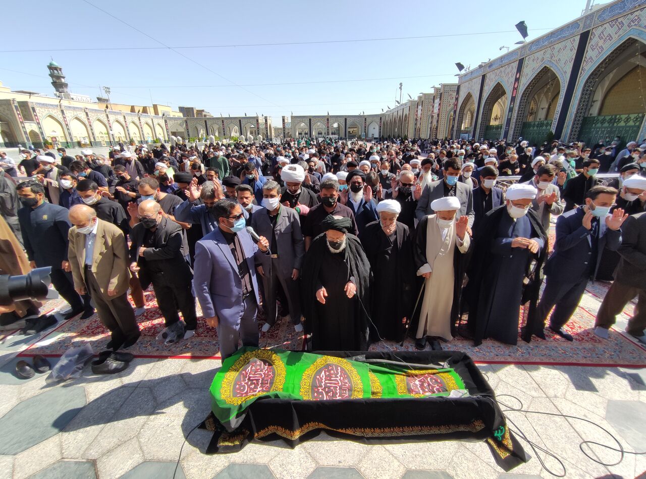 پیکر مرحوم علامه حکیمی در حرم رضوی تشییع و خاکسپاری شد