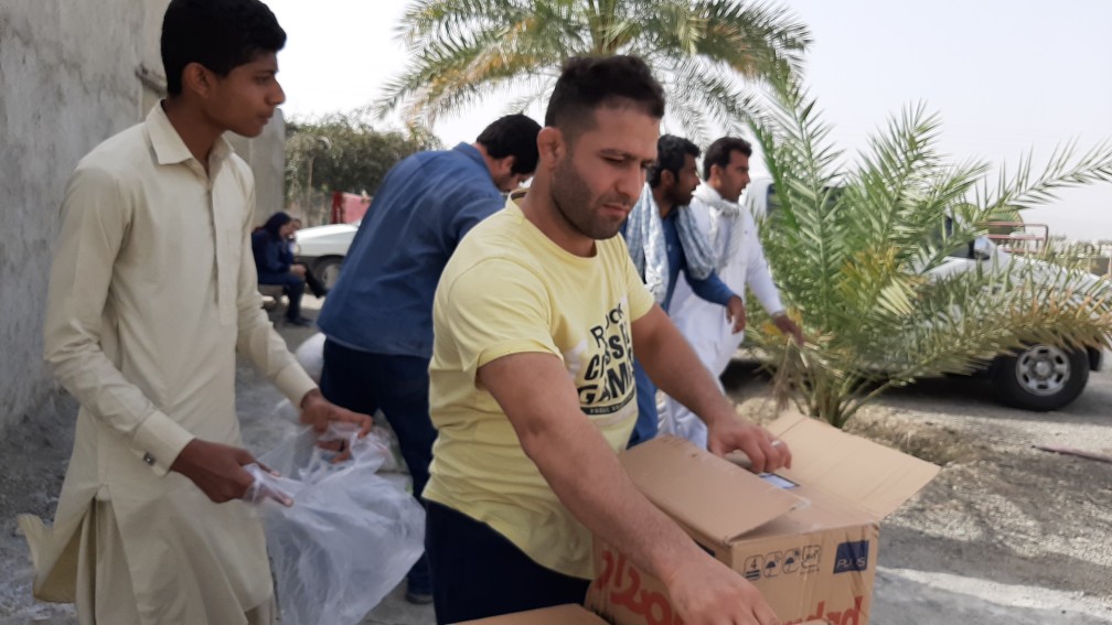 آزادی ۳ زندانی توسط قهرمان کشتی جهان
