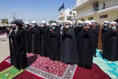 اقامه طولانی ترین نماز جماعت در مسیر به کربلاى معلا + عکس
