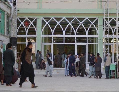 ویدیو/ لحظات ورود تروریست ها و انفجار مسجد فاطمیه قندهار