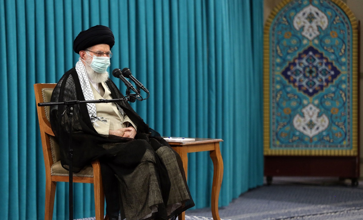 رهبر انقلاب: حادثه بزرگداشت شهیدان تازه شروع شده و باید با ابتکار ادامه یابد/ لزوم تحلیل جامعه‌شناختی و روانشناختی از نقش عنصر دین در دفاع مقدس