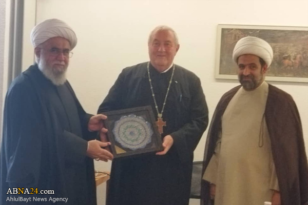 آیت الله رمضانی: مروج زیباترین ارزش‌های انسانی در جوامع بشری باشیم/ دبیرکل شورای جهانی کلیساها: ملت ایران مورد ظلم واقع شده‌ است