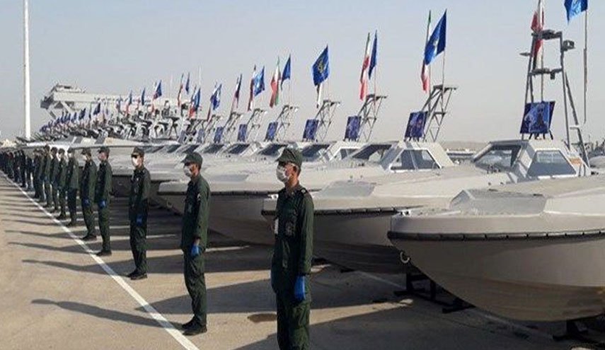 رونمایی از جدیدترین دستاورد سپاه در بندرعباس/ ۱۱۰ فروند شناور هجومی عاشورا ‌به ناوگان نیروی دریایی سپاه ملحق شد
