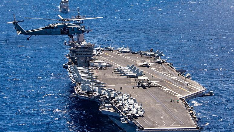 برخورد اف ۳۵ با عرشه ناو هواپیمابر آمریکایی