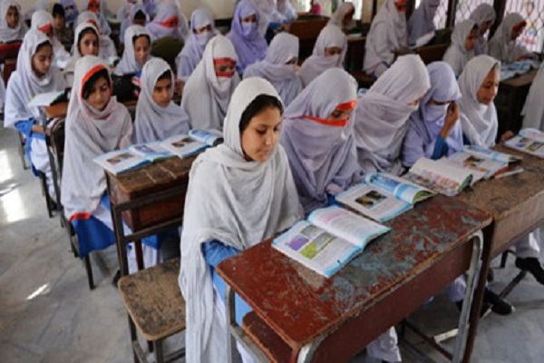 یکسان‌سازی متون درسی در پاکستان/ شیعیان چه می‌گویند؟
