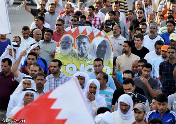 Images of Fifth Day of Bahraini Demonstration with "Democracy is Our Right" Slogan