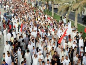 بحرین میں ہزاروں انقلابیوں کا سترہ شہر میں آل خلیفہ کے خلاف احتجاجی مظاہرہ