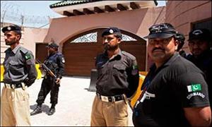 مشرف کے فار م ہاوٴس کے قریب سے بارو د سے بھری گاڑی پکڑلی گئی   	