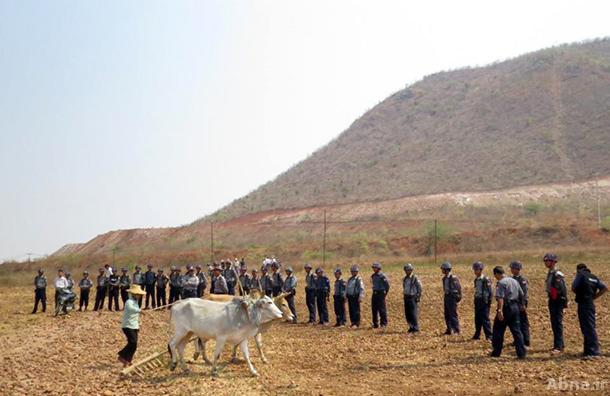 လယ္ဝင္ထြန္သည့္ လက္ပံေတာင္း လယ္သမားမ်ား အၾကမ္းဖက္ ႏွိမ္နင္းခံရ