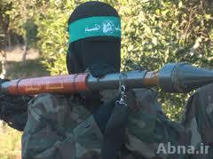 فلسطینی مجاہد مقابلہ کے لیے مکمل طور پر تیار