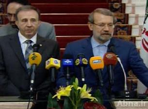 لاريجاني يؤكد وقوف ايران حكومة وشعبا لجانب سوريا