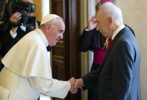 Papa’dan Katil Şimon Peres'e Barış Madalyası!