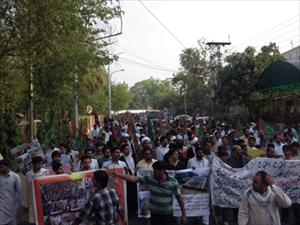 Shiites rally in Karachi to protest the terrorist attack on shrines of companions of Holy Prophet (PBUH)