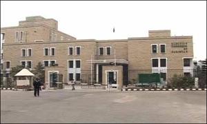 الیکشن کمیشن نے تاخیر کا نوٹس لے لیا،پولنگ کا وقت بڑھانے کی ہدایت   	