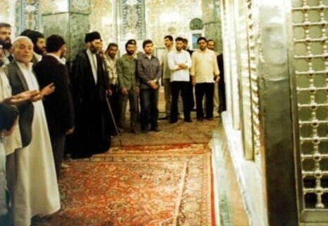Image / Imam Khamenei in the Holy Shrine of Lady Zainab, Syria