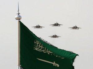 العاهل السعودي يحيل قائد القوات الجوية الى التقاعد