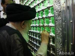 بالصور / المرجع الديني «آية الله السيد محمد سعيد الحكيم» يتشرف بزيارة مرقد الإمام علي (ع)