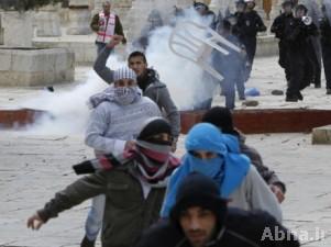 إصابة العشرات واعتقال خمسة فلسطينيين أثناء مواجهات في باب العامود في القدس