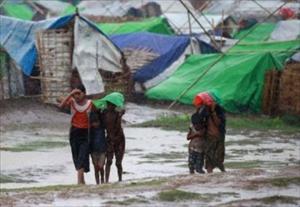 Rescuers search for Rohingya Muslims after boat accident