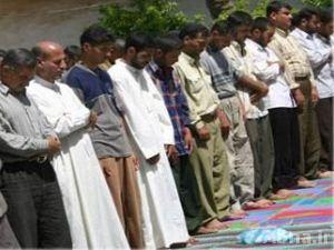 اقامة صلاة جمعة موحدة عند نصب الشهيد ببغداد