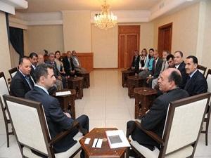 Syrian President Stresses Role of Arab Powers to Face Extremists, Takfiris