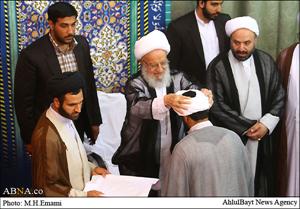 تصویری رپورٹ/ ولادت مولا کے دن قم میں عمامہ گزاری کے مراسم