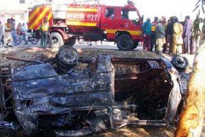 Pakistan: U eksploziji u minibusu u poginulo 20 djece
