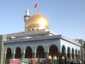 إستلام راية السيدة زينب (ع) من مرقد أبيها الإمام علي (ع)