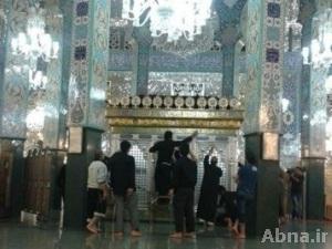 بالصور / العراقيون يتشرفون بخدمة مرقد السيدة زينب (ع) في دمشق