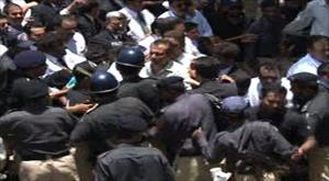 ایڈوکیٹ کوثر کاقتل ، وکلاکاسندھ اسمبلی کے باہر شدید احتجاج   	