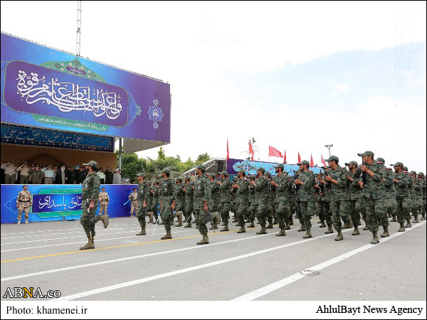 ေအမာမ္ ဟိုစိုင္း (န) (အ.စ) စစ္တကၠသိုလ္ ၏အႀကီးအကဲမ်ား ဆရာမ်ား ႏွင့္ေက်ာင္းသားမ်ား ႏွင့္ အတူ ရဟ္ဗဲရ္ အင္ေကလာဗ္ ( ၂ ) / ဓာတ္ပုံ သတင