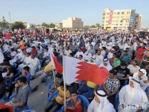 بالصور / حشود بحرينية واسعة ترفع راية البحرين وتردد: "هذا الشعب ما تنداس كرامته"