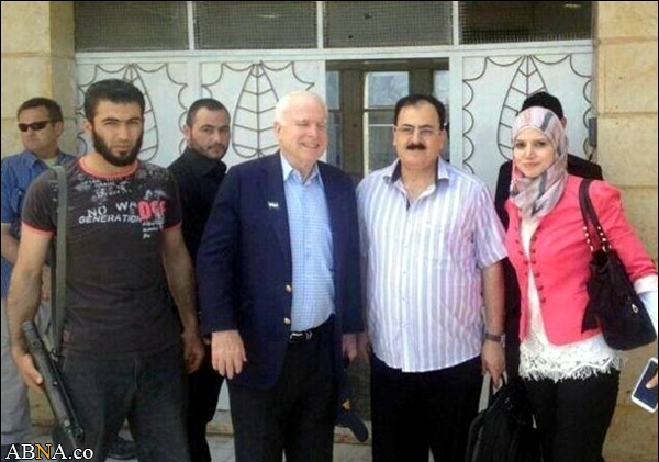 U.S. senator McCain secret visit with Syrian rebel kidnapper of 11 Lebanese Shia / Pic