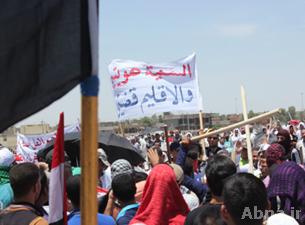 مصلون يشتبكون بالأيدي والعصي مع عدد من عناصر ما يسمى باللجان الشعبية في الانبار