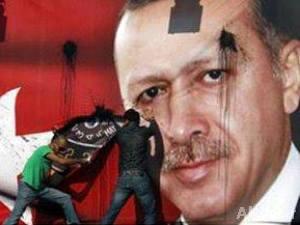 بالصور / تواصل الاحتجاجات في تركيا ومطالبات باستقالة «اردوغان»