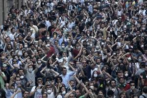 Protesters return to Turkey's Taksim Square
