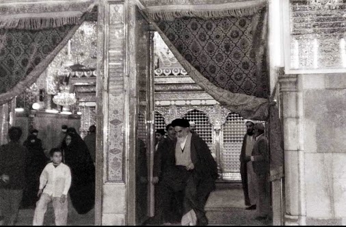 Rare Image of Imam Khomeini's Pilgrimage