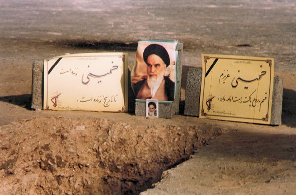 Image / The Grave of Imam Khomeini Before He Rests There