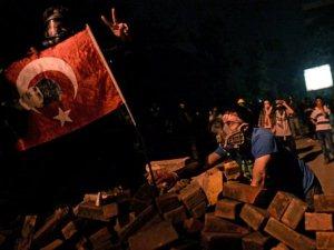 استمرار الاحتجاجات بالمدن التركية والعمال ينضمون لها