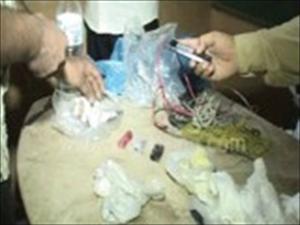 کالعدم دہشت گرد لشکر جھنگوی آصف چھوٹو گروپ کے دہشت گرد دھماکہ خیز مواد تیار کرتے ہوئے زخمی